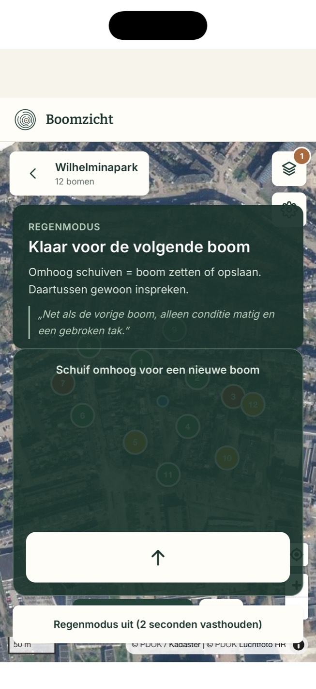 De regenmodus: klaar voor de volgende boom, met een ingesproken controlezin in beeld
