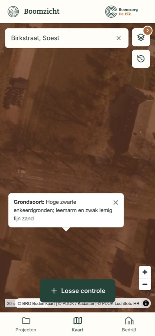 Het kaartscherm van de app bij een opgezochte straat in Soest, met de PDOK-laag bodem